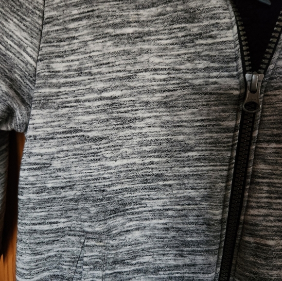 Boys Old Navy Sweatshirt - Picture 3 of 6